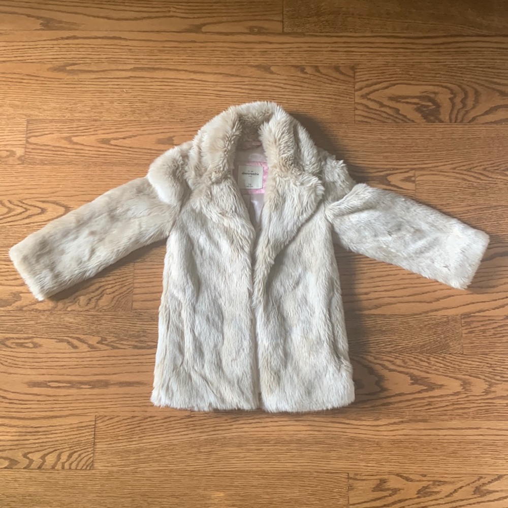 Abercrombie girls fur coat, size 5/6. Perfect Condition, worn once for holiday.